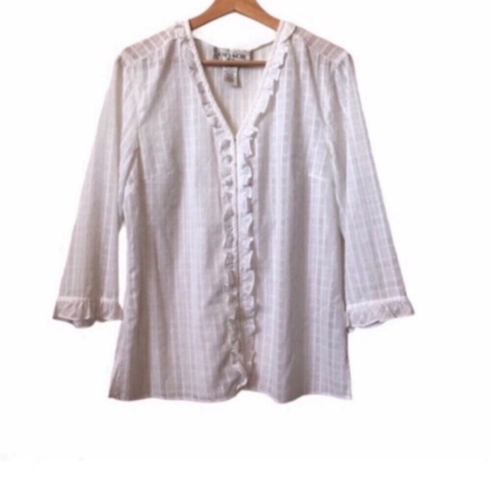 Jones Wear • White Ruffled Top